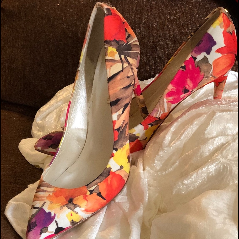 Shoes - Picture 2 of 3